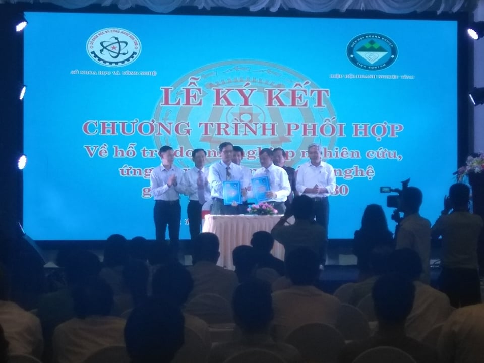Trao giấy chứng nhận sản phẩm công nghiệp nông thôn tiêu biểu cấp tỉnh năm 2022 cho 15 sản phẩm của 11 chủ thể sản xuất, kinh doanh trên địa bàn tỉnh
